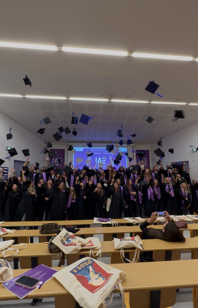 UnivCorse's tweet image. 🎓 Cérémonie de remise des diplômes de @IAE_Corse 🏆
👏 Felicitations aux diplômés de la Promotion 2024-2025 de Masters et DU en présence de Mme Marie-Christine Chalus, Présidente @IAEFRANCE !