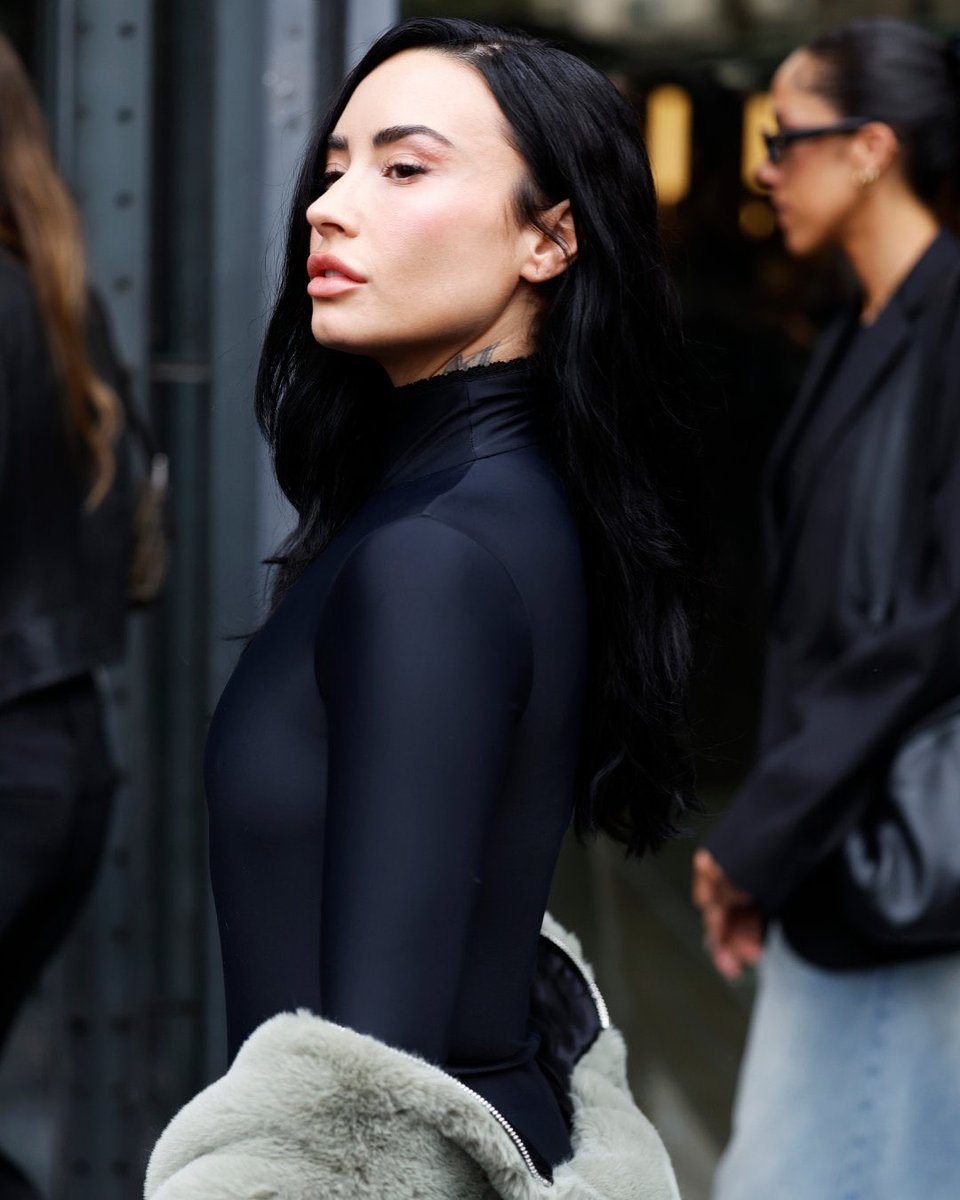 RealSartoria's tweet photo. Everyone came for the Coperni SS26 show, but Demi Lovato stole the spotlight with sheer cargo tights https://t.co/ab0FvPfGeV