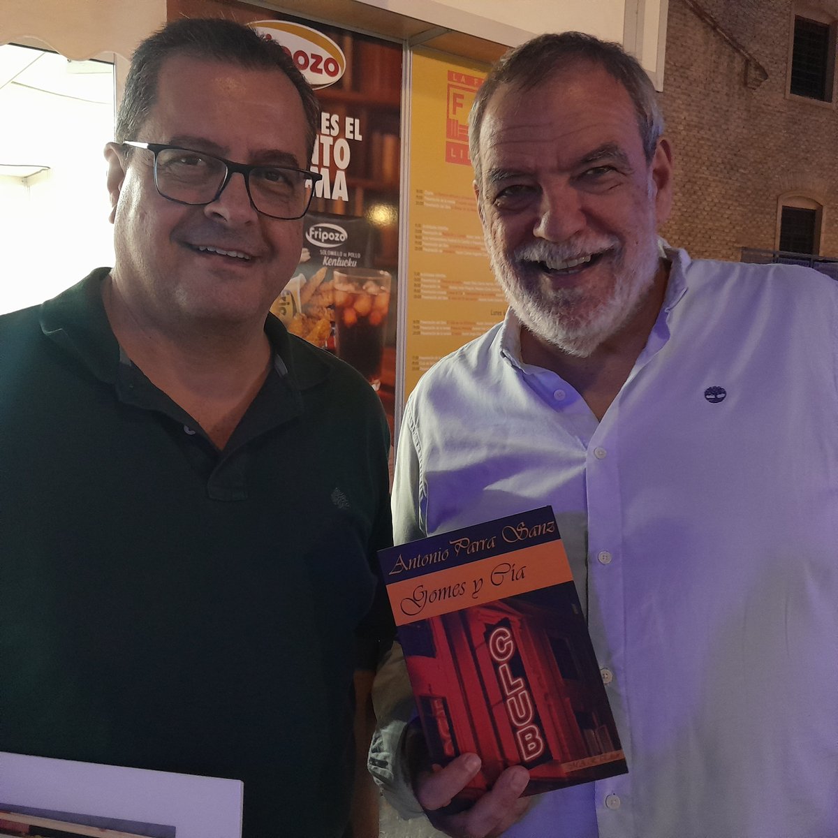 Miguel Ángel de Rus (@miguelangederus) on Twitter photo <a href="/DiazCortesJorge/">Jorge Díaz</a> de <a href="/lanoviagitana/">carmenmola</a> se ha venido a la caseta de <a href="/MAREditor/">MAREditor</a> en la <a href="/feriaLibroMurci/">Feria del Libro de Murcia</a> a por el libro de <a href="/AParraSanz/">Antonio Parra Sanz</a> "Gomes y Cia". <a href="/DiazCortesJorge/">Jorge Díaz</a> de <a href="/lanoviagitana/">carmenmola</a> se ha venido a la caseta de <a href="/MAREditor/">MAREditor</a> en la <a href="/feriaLibroMurci/">Feria del Libro de Murcia</a> a por el libro de <a href="/AParraSanz/">Antonio Parra Sanz</a> "Gomes y Cia".