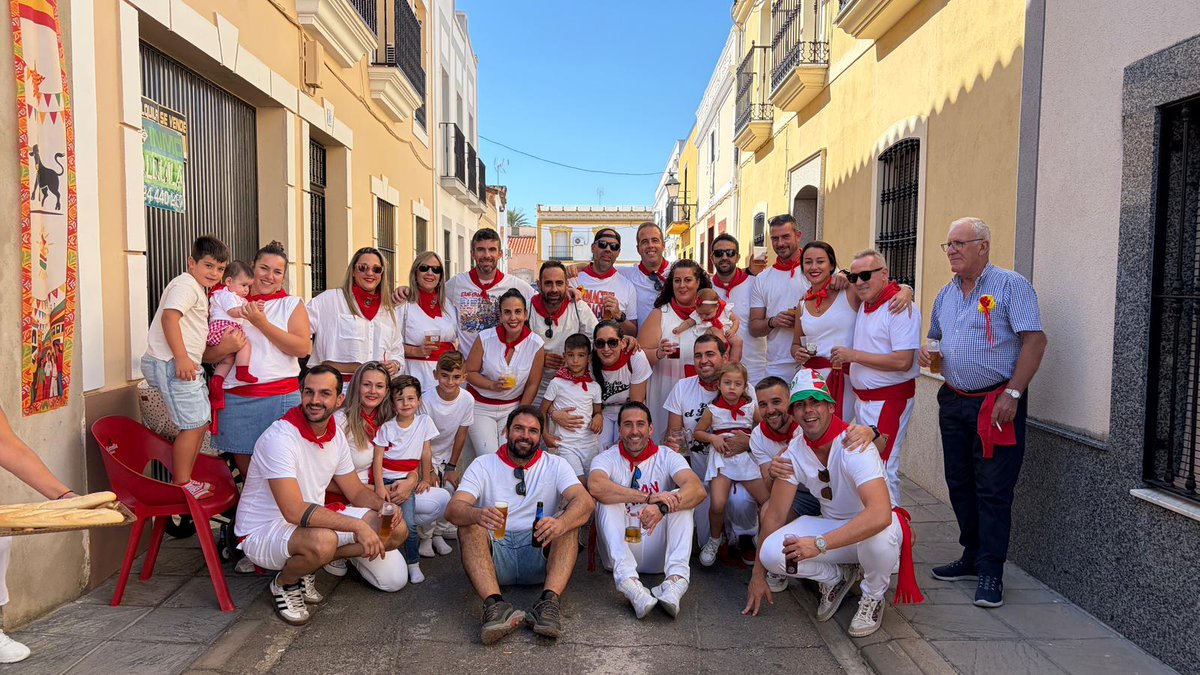 P_el_Litro's tweet photo. Despedía de Víctor &amp; Sonia.
#Boda18-10-25. https://t.co/bzyEAp9jpA