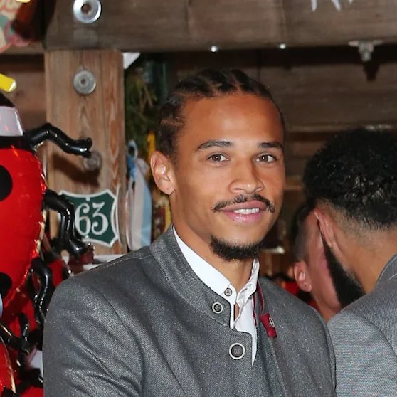lemarcaspors_'s tweet image. 🚨 Leroy Sané, Oktoberfest’te kendisine ve Galatasaraya hakaret eden bir kişinin üzerine yürüdü ve kısa süreli bir fiziksel temas yaşandı. (BILD)
Leroy Sane: "Festival çadırında uzun süre boyunca provoke edildim ve kişisel olarak hakarete uğradım. Kulübüm Galatasaray'a da…