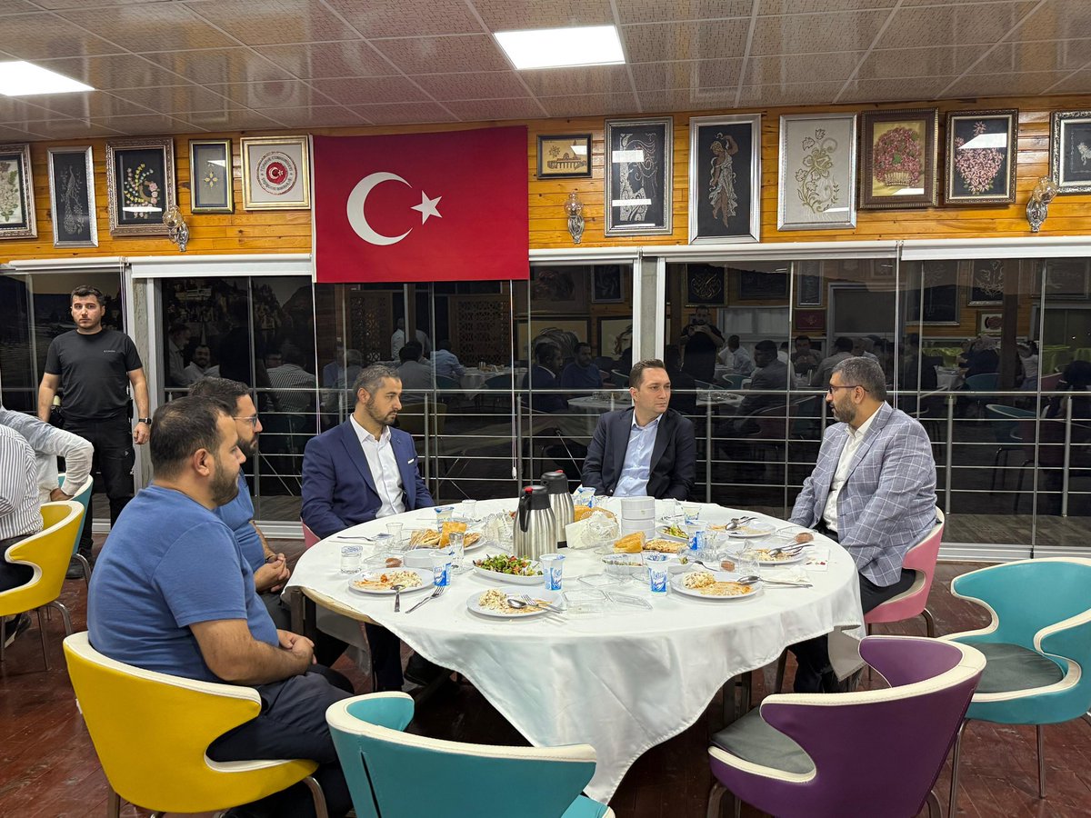 📌 Camiler ve Din Görevlileri Haftası

Kaymakamımız ve Bld. Bşk. Vk. Sayın Sinan KORKMAZ, Camiler ve Din Görevlileri Haftası münasebetiyle düzenlenen yemekte ilçe Müftülüğümüz personeli ile bir araya geldi.