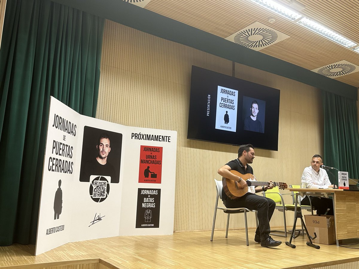 marecuencopp's tweet photo. Nuestro vecino Alberto Castedo ha presentado esta tarde en la Biblioteca Central su primera novela ‘Jornadas de Puertas Abiertas’ que forma parte de una trilogía que irá viendo poco a poco la luz. https://t.co/sbkB8kWWE6