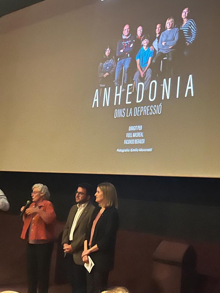 COIBarcelona's tweet photo. La Vocalia de Salut Mental del #COIB assisteix a l’estrena del documental “Anhedonia, dins la depressió.”. 

📷 Representants de la Vocalia de Salut Mental, @FMasreal, codirector del documental i @magdacas ex directora del Pacte Nacional de Salut Mental. https://t.co/JVkf6FPMTq