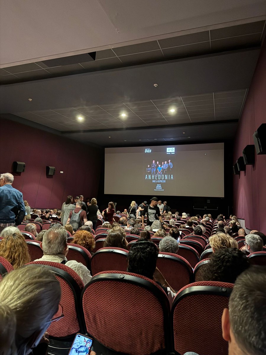 COIBarcelona's tweet photo. La Vocalia de Salut Mental del #COIB assisteix a l’estrena del documental “Anhedonia, dins la depressió.”. 

📷 Representants de la Vocalia de Salut Mental, @FMasreal, codirector del documental i @magdacas ex directora del Pacte Nacional de Salut Mental. https://t.co/JVkf6FPMTq