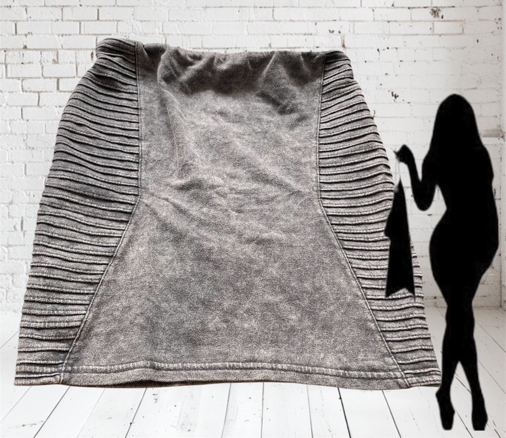 evas_clothes's tweet photo. Falda H&amp;M
Gris ajustada con pliegues laterales .
Talla xch $125 https://t.co/kNWgWU5nfq