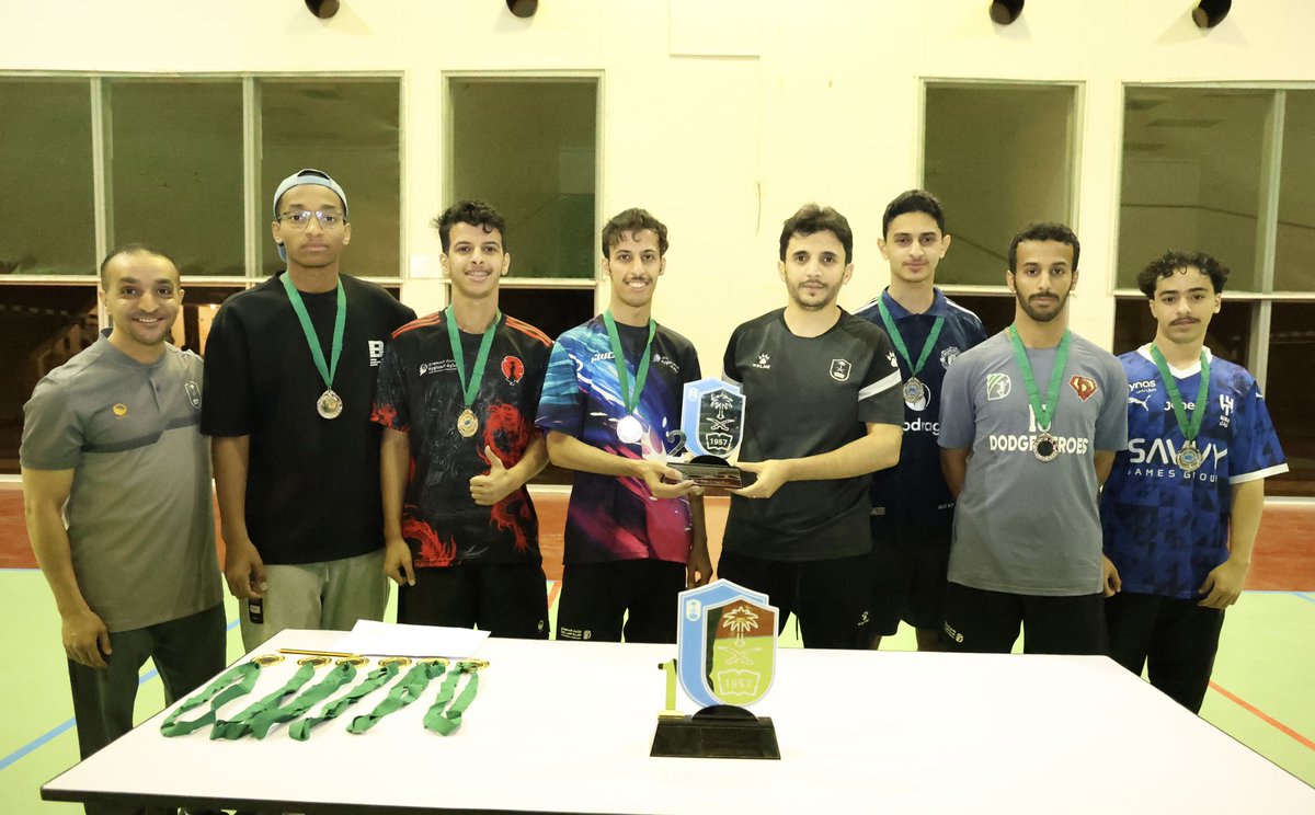 ksusport1's tweet photo. 📷 | تتويج الفائزين في بطولة #جامعة_الملك_سعود لكرة المنا��رة 
للطلاب https://t.co/KtdqLsQPcX