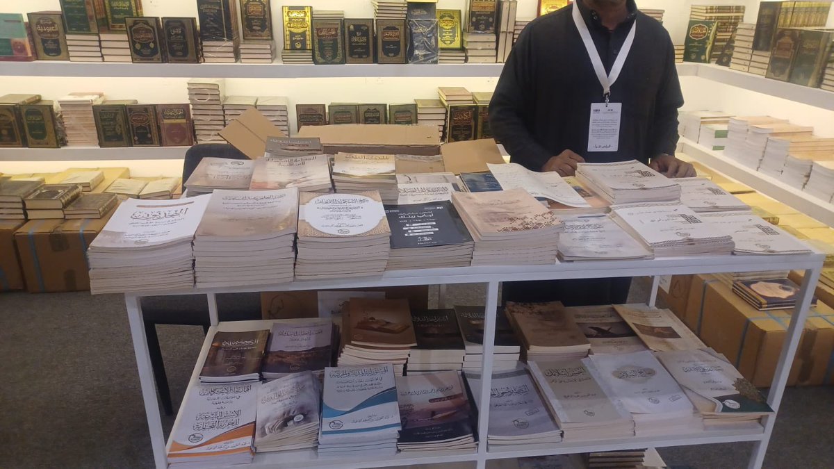 في #معرض_الرياض_الدولي_للكتاب_2025 
 #دار_العقيدة @DaralAlaqeda جناح D 43 
 
كتاب *التحرر العلمي عند ابن تيمية قراءة تحليلية في الفكر المذهبي والاختيارات الفقهية*
المعاملات المالية أنموذجا
التأجير التمويلي وتكييف الحسابات الجارية 

لعبدالرحمن القرني