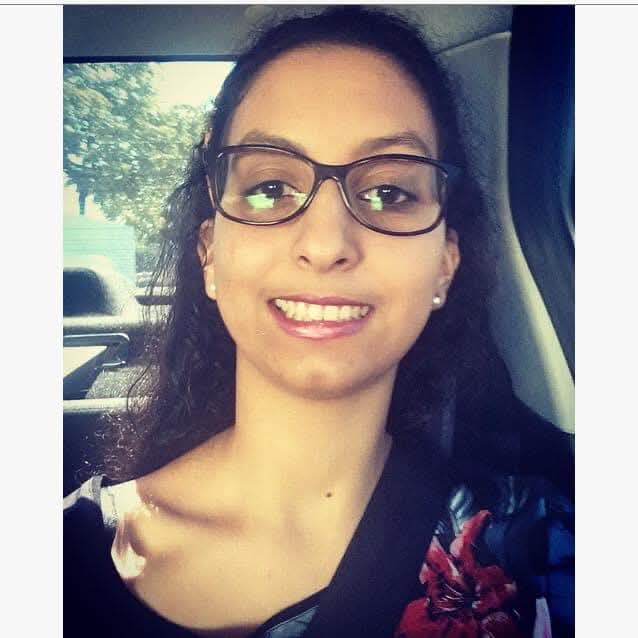 SoukainaBgg's tweet photo. En cette journée mondiale du sourire aujourd’hui, voici quelques photos de moi en train de sourire ! 😁📸👍🙏🏻 #JournéeMondialeDuSourire #6Octobre #AlwaysSmiling https://t.co/86exFrjcjn