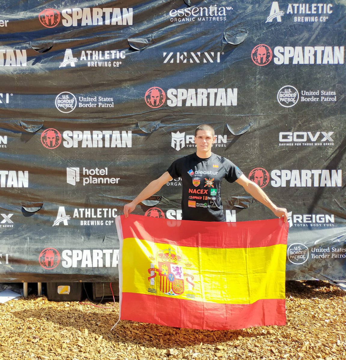 EjercitoTierra's tweet photo. 🌙 #Buenasnoches. Felicidades al soldado Alejandro Pareja del Regimiento "Asturias" 31 ##brigadaguadarramaxii que se ha proclamado ¡CAMPEÓN DEL MUNDO 🏆 SPARTAN RACE AG en la distancia Súper!
💪 En un circuito exigente a 2.500-3.000 m de altitud, donde el esfuerzo se multiplica, supo mantener la concentración y demostrar una preparación impecable. ¡Un ejemplo de superación y disciplina!
@AlejandroPar10  #somostuejército 🇪🇸