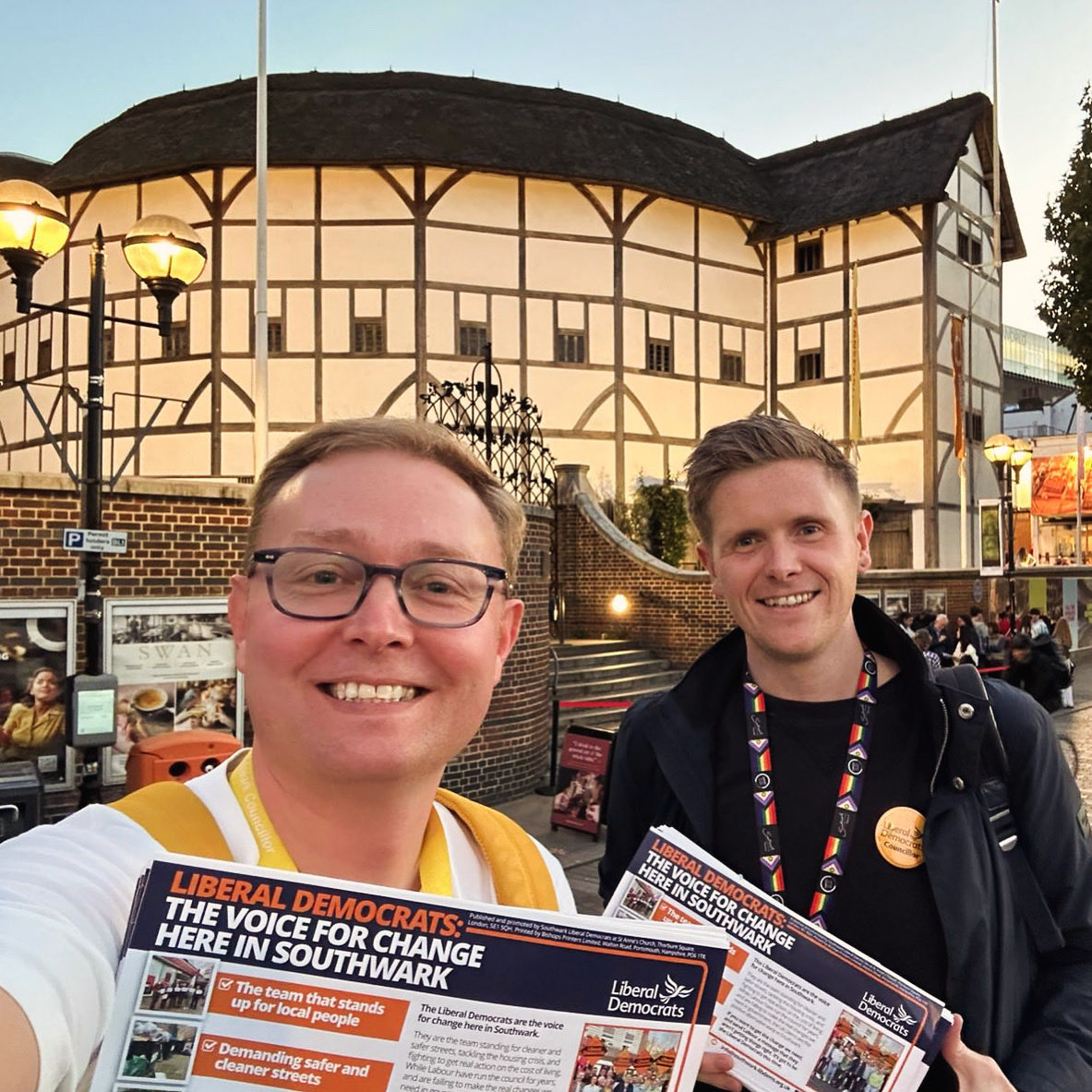 VMMChamberlain's tweet image. All the world’s a stage, and tonight the scene is Borough - where @DavidWatsonLD and I tread the boards of doorsteps in true Lib Dem style.