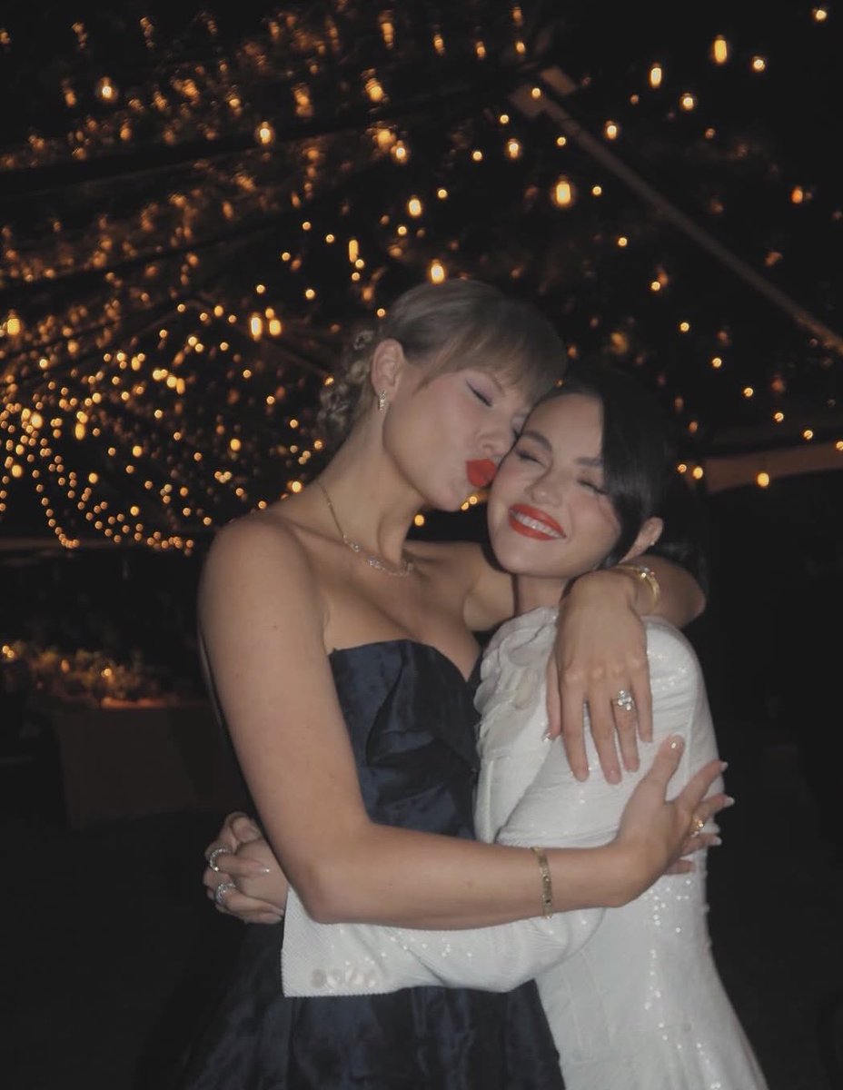 I love that Selena was able to keep this private until she was ready!!! 😭😭