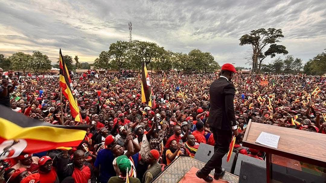 Thank you Mityana 
The masses braved the heavy rains , the intimidation , the muddy roads .
 #therevolutionarytraincontinues