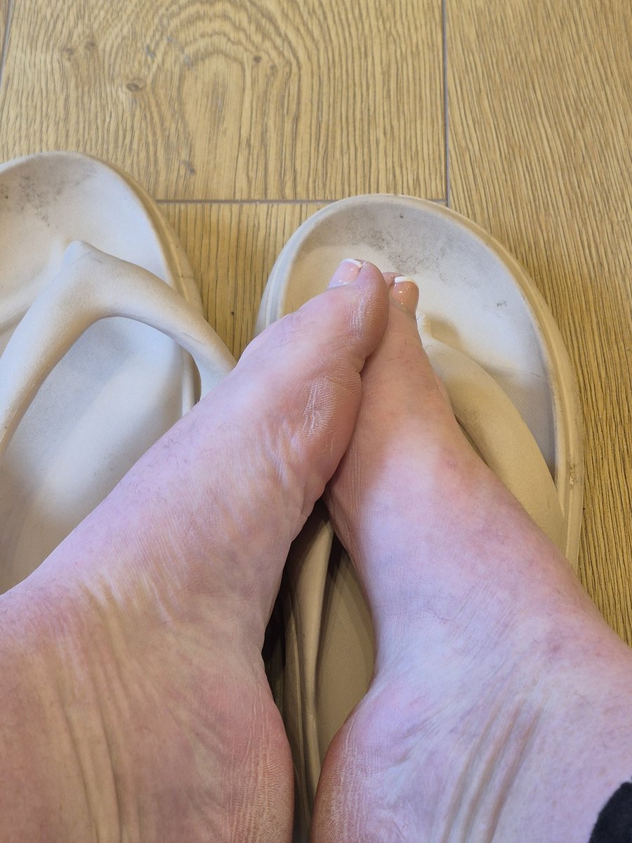 FootDominant1's tweet photo. Who wants to pay for my attention?

Who wants to be my pet?

Well get paying now 

https://t.co/IeC37TI7uS https://t.co/PeFzuQKxan