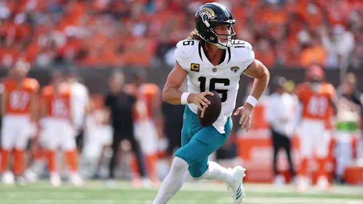 KyleStackx's tweet photo. Sneaky player prop for MNF

2u Trevor Lawerence 10+ rush yds 
(-140 MGM)

Chiefs are ranked 28th in opposing QB rush yards and every QB has surpassed this 10+ line this year. Although Lawerence isn’t known as a runner, he will be forced to use his legs to extend plays tonight. https://t.co/QMutFwyIAo
