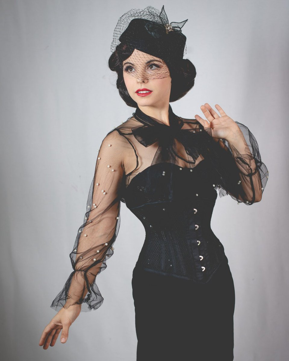 orchardcorset's tweet image. Earn points and unlock special savings when you join our loyalty program. 🔥
✏️Sign up today! ow.ly/HbVv50VubNy

📸: @amberarden featuring the CS-201 in black mesh
#mesh #corset #corsets #corsetry #fallvibes #fall2025