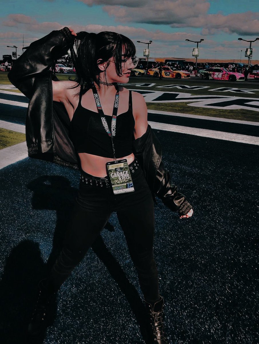 BrazenAntivist's tweet image. ⁣
⠀
⠀⠀  a girl born too white to not love nascar.

⁣