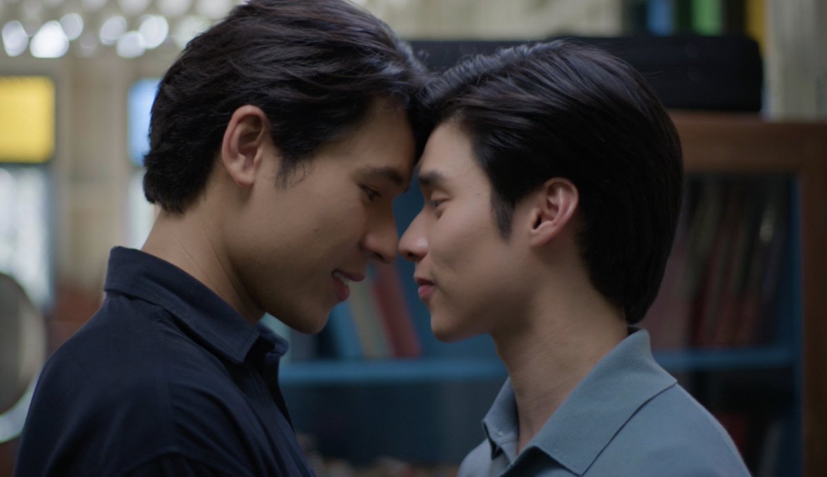 ดูมาจนถึง #สลักรักในแสงจันทร์EP7 สู่ #สลักรักในแสงจันทร์EP8 สิ่งที่น่าชื่นชมอีกอย่างคือ การนำเสนอ EROTIC SCENE 

- เรารู้สึกมันสบายตา ไม่ยัดเยียด ทะนุถนอม และผ่อนคลาย
- ไม่รู้สึกโป๊ วาบหวาม หรือดุดันเกินเหตุ แต่กลมกล่อม มีเหตุมีผลของการกระทำ
- นักแสดง 2 คน ดูมี Bonding ต่อกัน