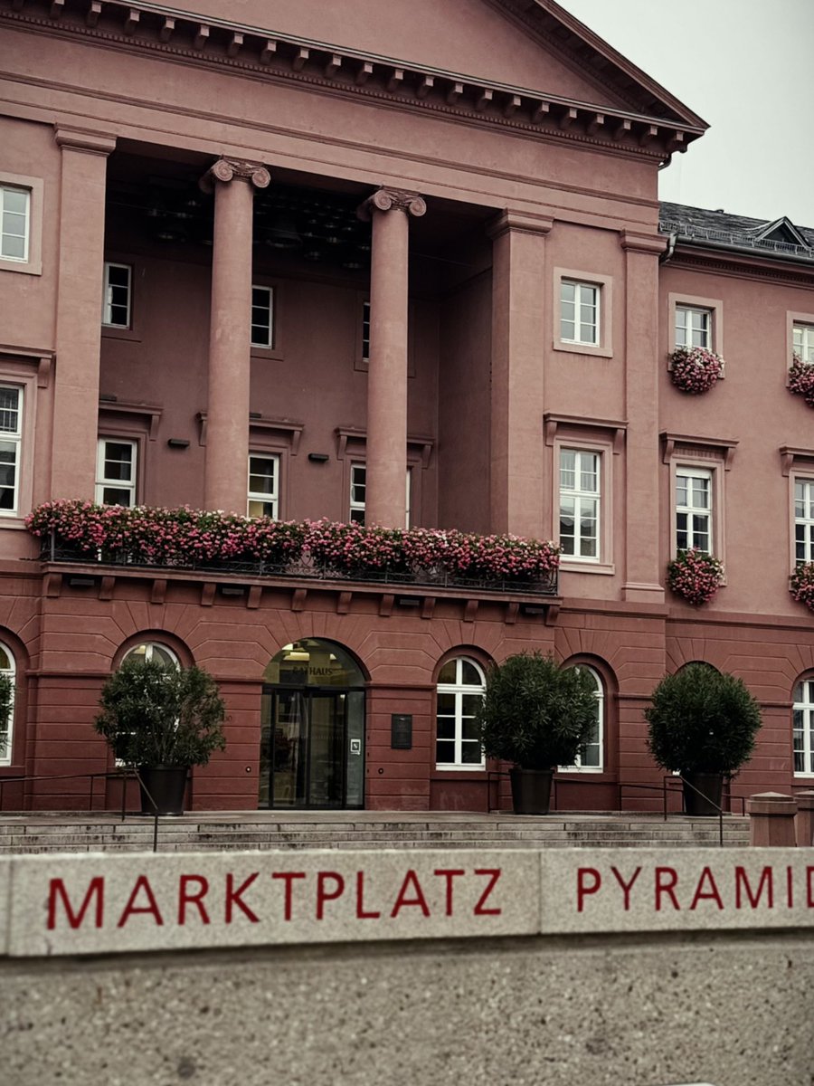 Viele Bürgerinnen und Bürger hätten den Ernst der Lage noch nicht verstanden, meinte Dr. Stefan Noé <a href="/FdpFwKA/">FDP/FW-Fraktion Karlsruhe</a>. „Viele glauben noch, dass das Füllhorn der Stadt unerschöpflich ist.“ Man brauche jetzt „mittig radikale Reformen“ und müsse auch an Lieblingsprojekte der Fraktionen ran.