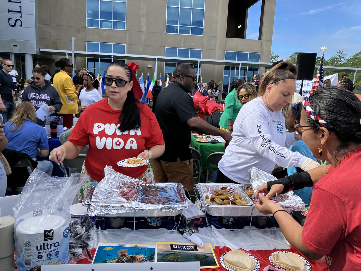 JCEScholars's tweet photo. Our JCE team enjoyed participating in @RichlandTwo Carnaval del Barrio this past Saturday. JCE represented Costa Rica. @RichlandTwo @PSmith1328 #OneSchoolOneFamilyOneMission https://t.co/H78E5SVJ1f
