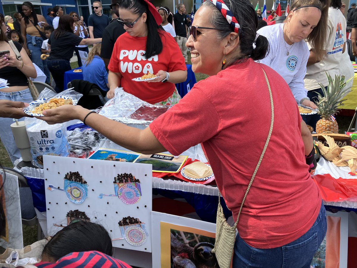 JCEScholars's tweet photo. Our JCE team enjoyed participating in @RichlandTwo Carnaval del Barrio this past Saturday. JCE represented Costa Rica. @RichlandTwo @PSmith1328 #OneSchoolOneFamilyOneMission https://t.co/H78E5SVJ1f