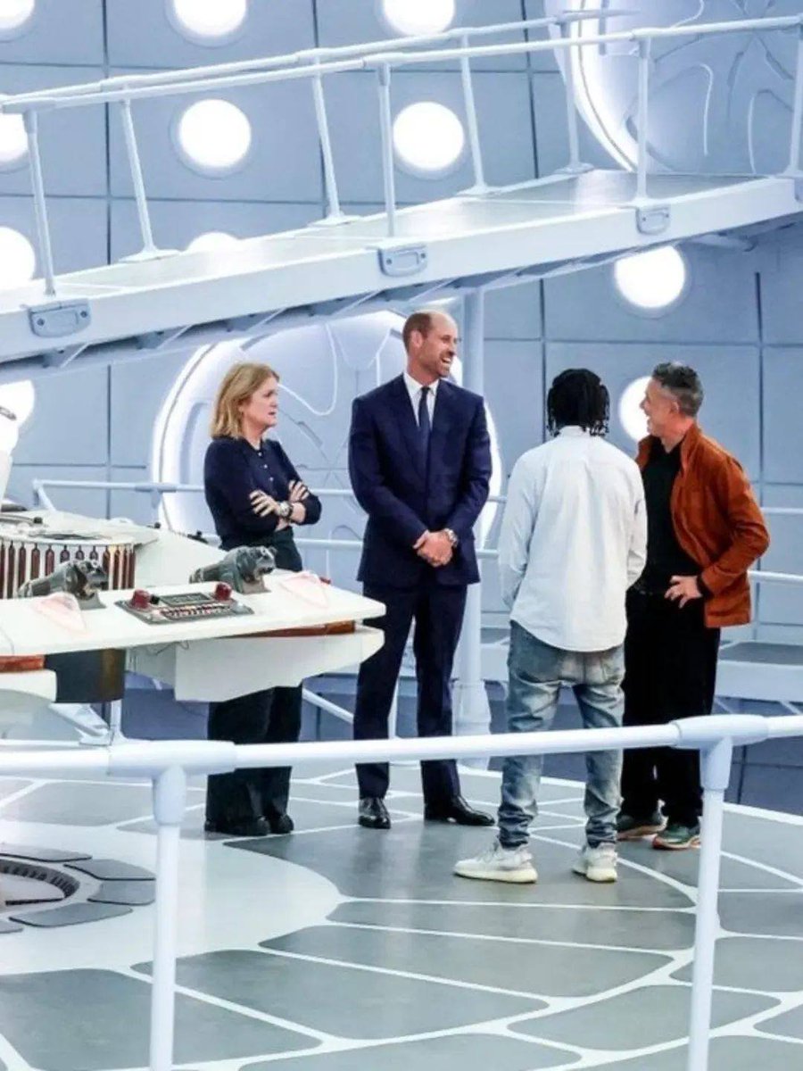 SaunderHart's tweet photo. 👑 The Prince of Wales beamed on the Doctor Who set at Bad Wolf Studios in Cardiff! 🎬 Meeting cast & crew, he celebrated Welsh talent bringing Britain’s most iconic sci-fi to life. 🚀✨ #PrinceWilliam #DoctorWho #Cardiff #BritishCreativity https://t.co/lv0Kzg3Ns9