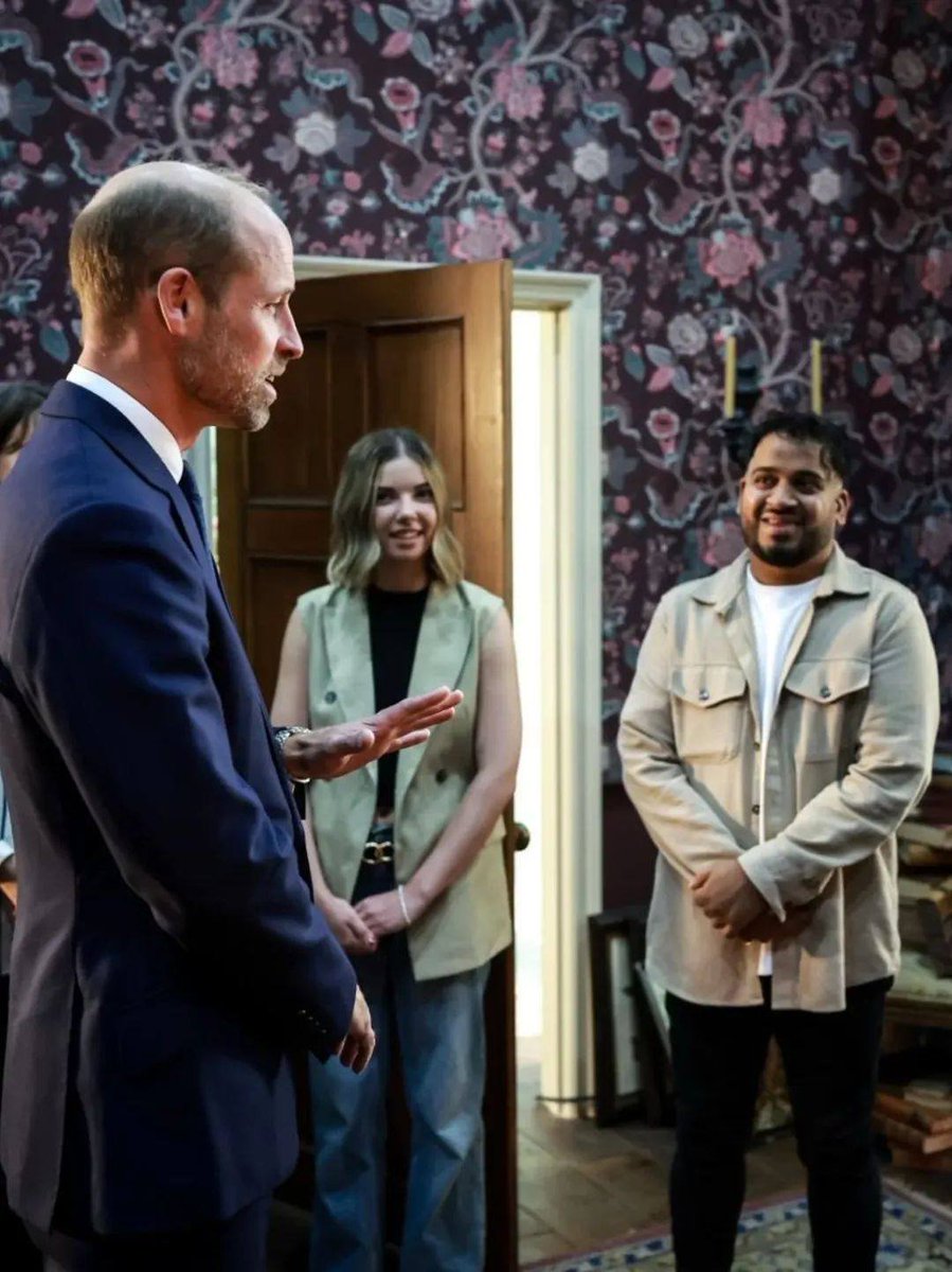 SaunderHart's tweet photo. 👑 The Prince of Wales beamed on the Doctor Who set at Bad Wolf Studios in Cardiff! 🎬 Meeting cast & crew, he celebrated Welsh talent bringing Britain’s most iconic sci-fi to life. 🚀✨ #PrinceWilliam #DoctorWho #Cardiff #BritishCreativity https://t.co/lv0Kzg3Ns9