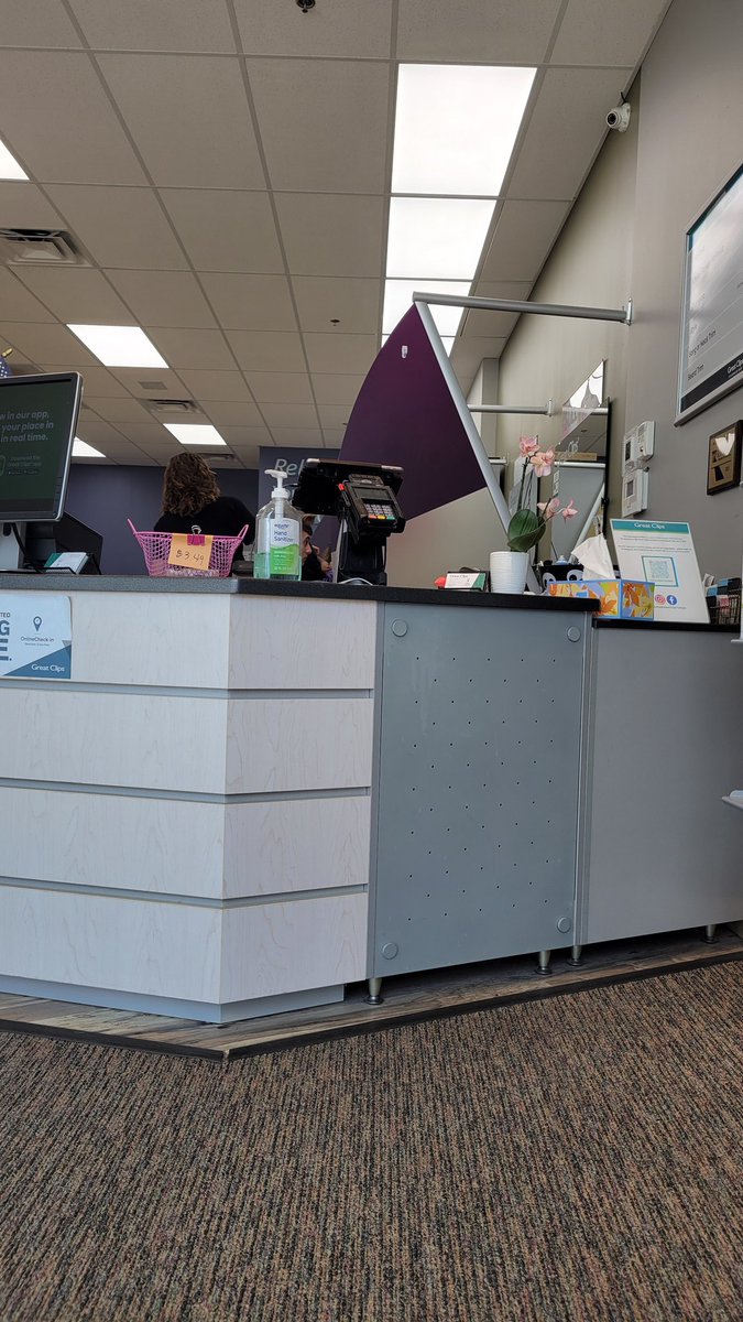 When you're getting your youngest son's haircut at Great Clips and one of the gals brings you a huge cup and asks you to get the lid off because none of them were able to get it open. Hahaha. 

Apparently I just have that look. Opened it promptly. 👊😎