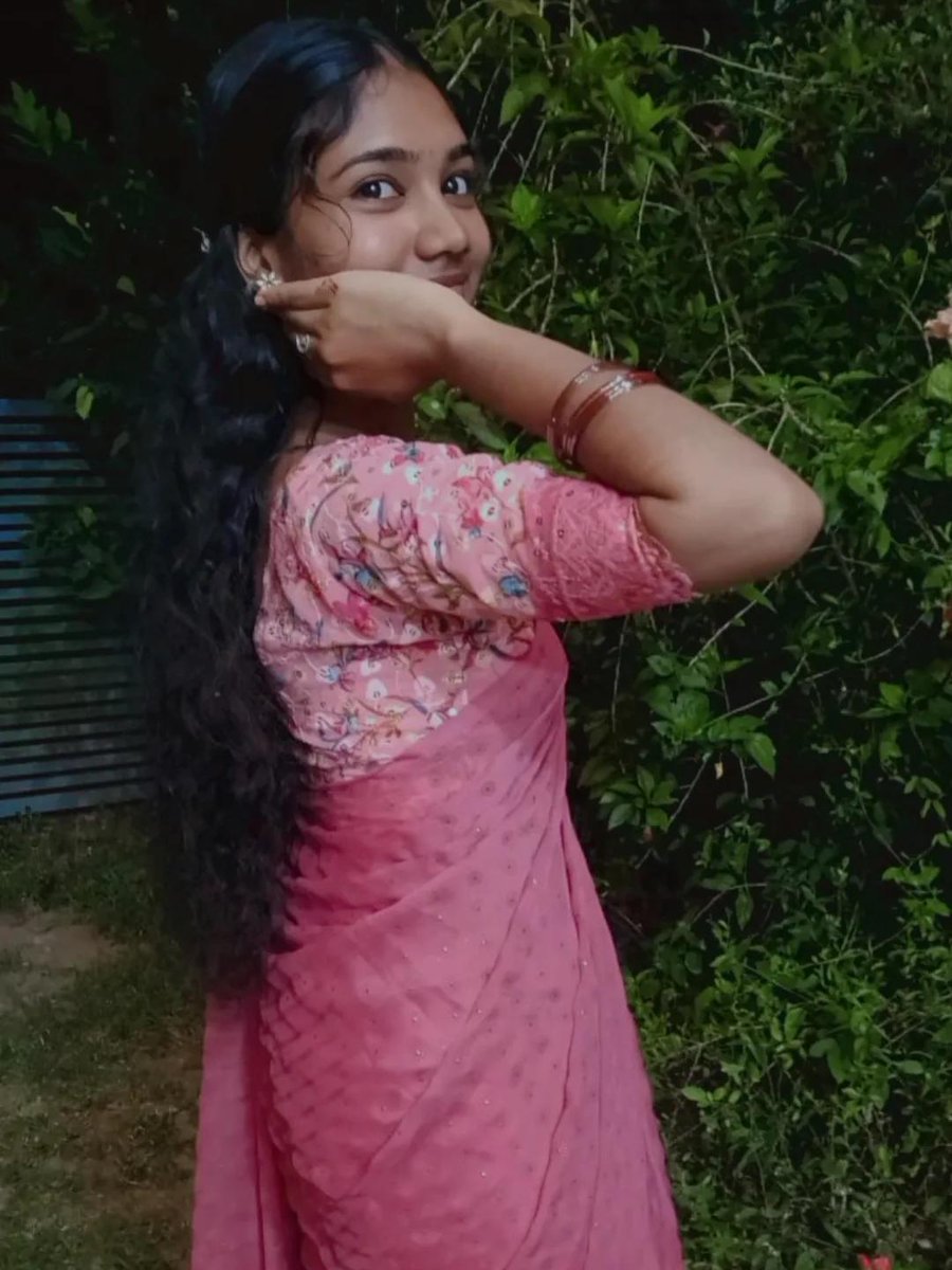 Amazonworld1432's tweet image. Shudh desi look 🌷🦢
.
.
.
.
.
#desi #vibes #divas #traditionalwear #look #attire #royal #sarees #vintage #embracing