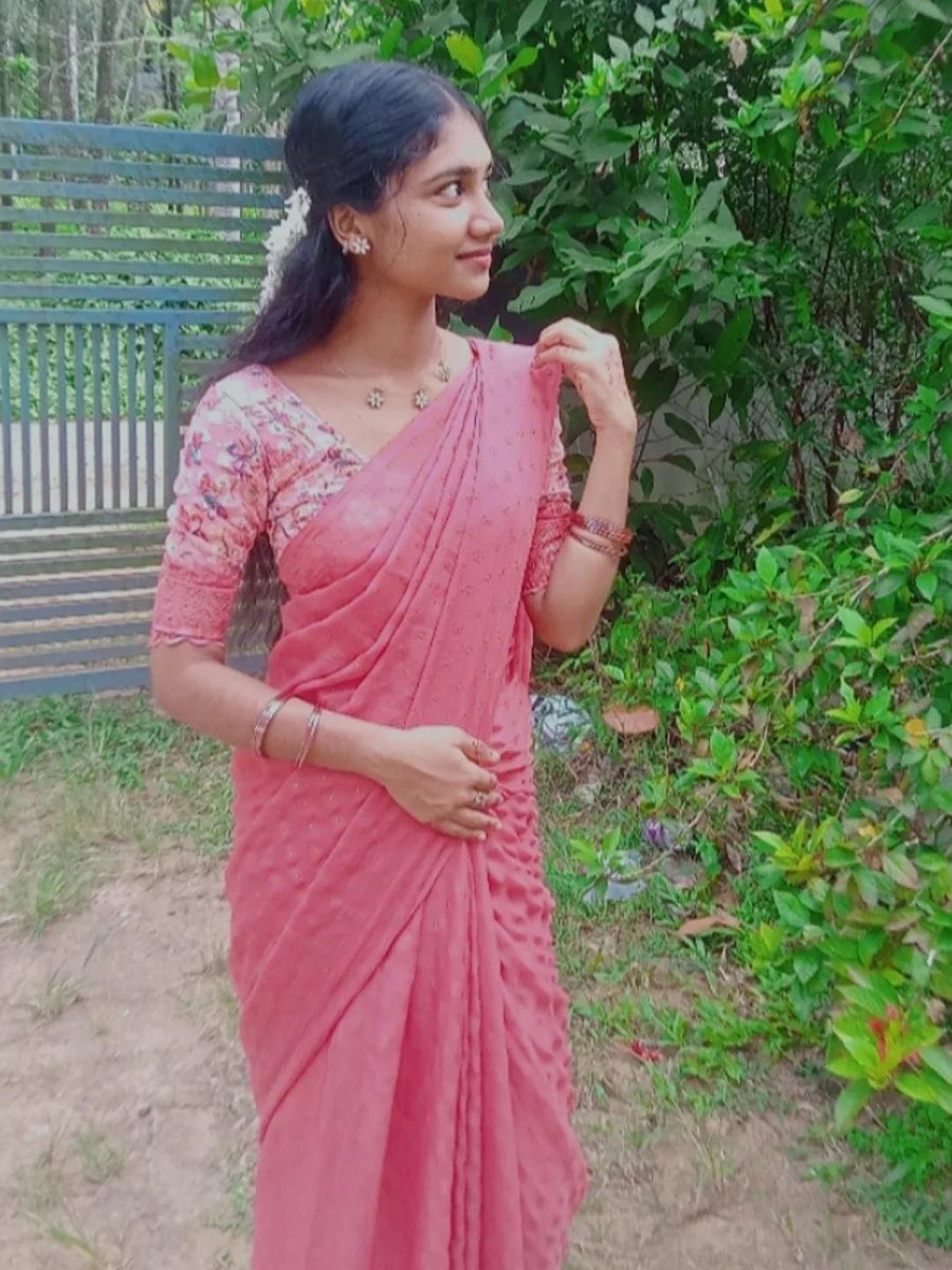 Amazonworld1432's tweet image. Shudh desi look 🌷🦢
.
.
.
.
.
#desi #vibes #divas #traditionalwear #look #attire #royal #sarees #vintage #embracing