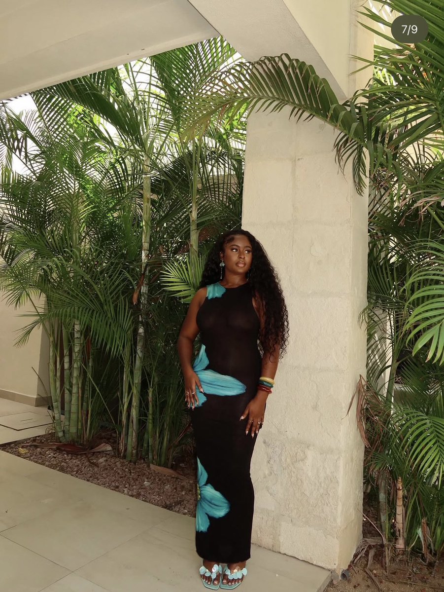 ig:_venaworld // wearing “Carolina” 🌸🌸