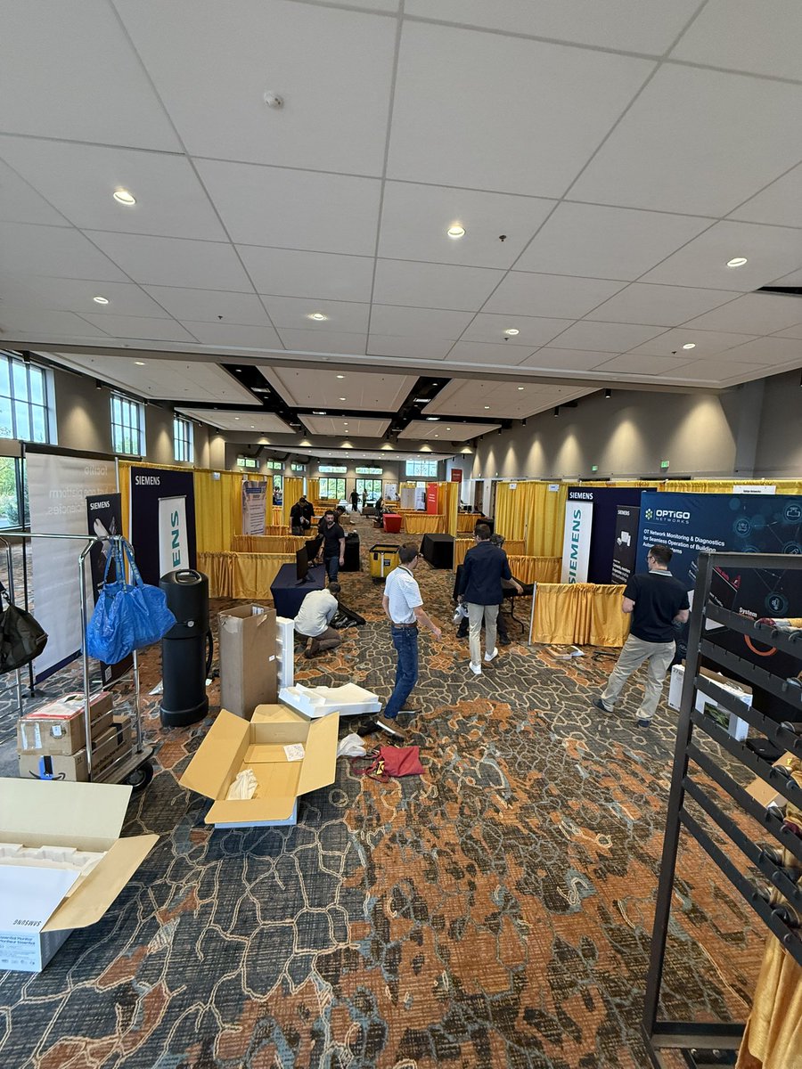 NexusLabsPro's tweet image. Teams are hard at work getting setup for #NexusCon