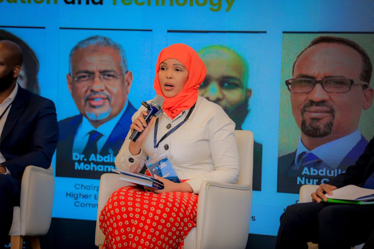HanoTechnicalUn's tweet image. 🎓 Proud moment for Hano Technical University!
Our Chancellor, Dr. Sadiyo Siad, moderated the High-Level Panel on Education & Technology at the U.S.–Somalia Presidential Trade Forum 2025 in Mogadishu — advancing dialogue on innovation, knowledge transfer & human capital. 🇸🇴🤝🇺🇸