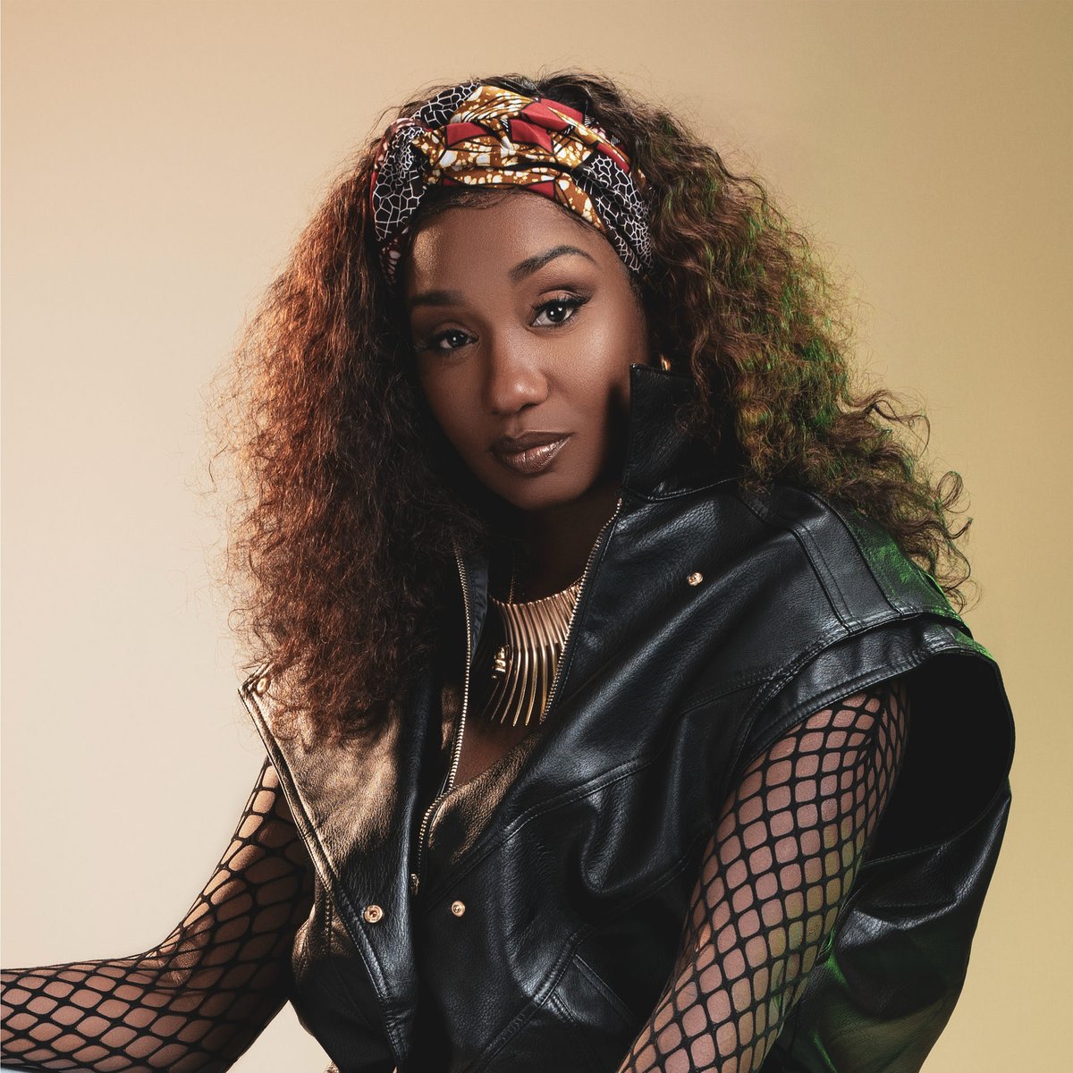 🎉✨ Joyeux anniversaire à Fanny J ✨🎉

Aujourd’hui, l’icône du zouk fête ses 38 ans 👑🎶.

Avec sa voix inoubliable et ses hits intemporels, elle a marqué à jamais l’histoire du zouk et continue d’inspirer toute une génération ❤️🔥.

💭 Et vous, quelle est votre chanson