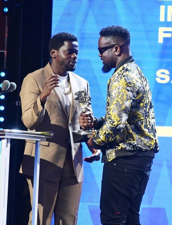 6 years ago today, Landlord @Sarkodie made history by winning the BET Best International Flow award! 👑🔥

Sarkodie’s BET milestones:
1️⃣ First African rapper to win a BET
2️⃣ First rapper in the world to win Best International Flow
3️⃣ First African rapper with two BET Awards
4️⃣
