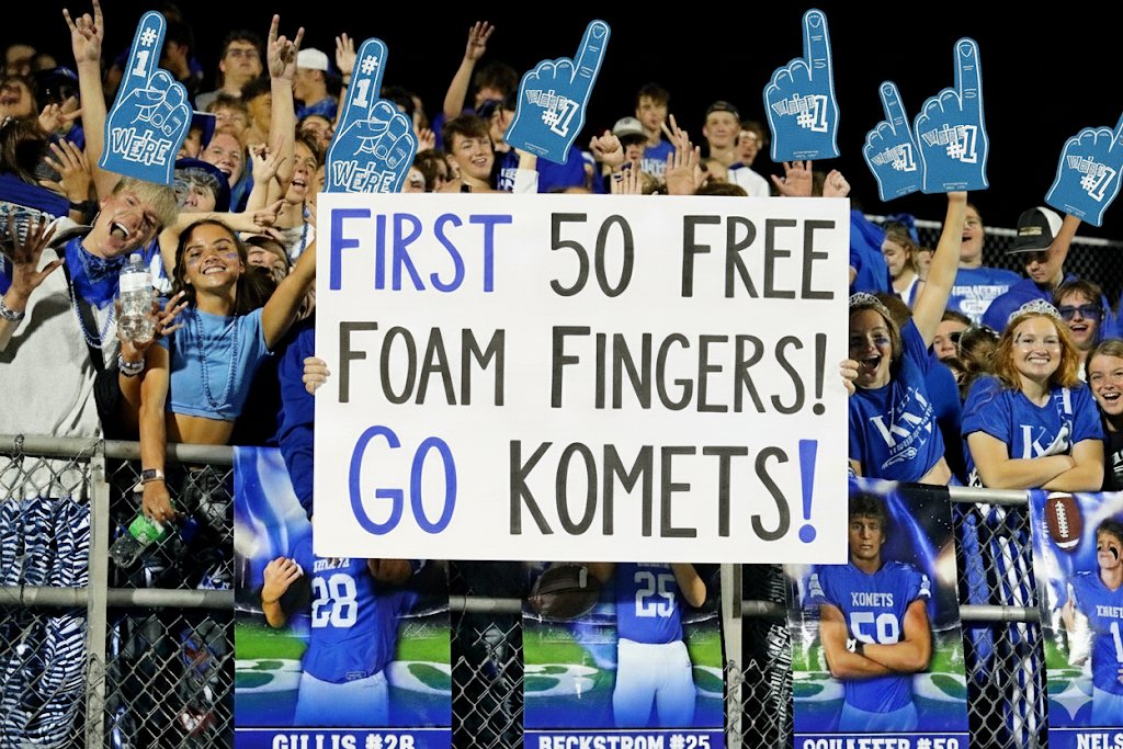 KM_Activities's tweet photo. This week, we have Thursday Night Football! The youth football will be playing at halftime!! @KMKoMetFootball 
Fans--check out what the boosters have available! https://t.co/OYnxLUkr9w