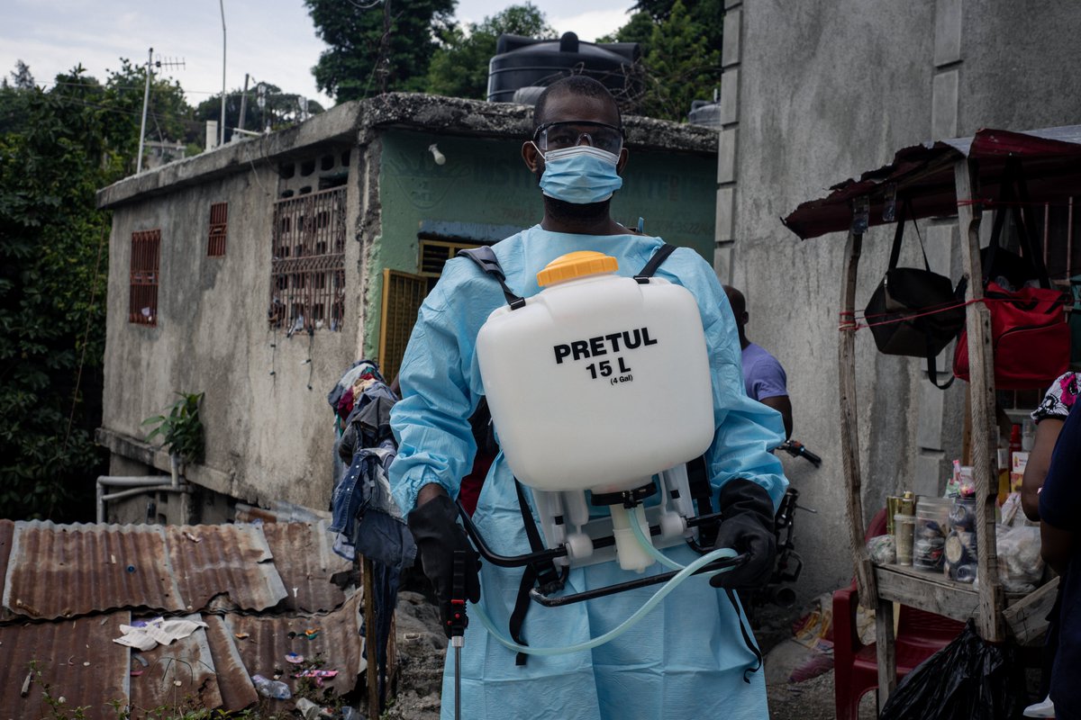 L’#OPSHaiti appui le <a href="/MsppOfficiel/">MINISTÈRE DE LA SANTÉ PUBLIQUE ET DE LA POPULATION</a> pour répondre à une flambée de #choléra dans la commune de Pétion-Ville, avec le soutien financier de <a href="/eu_echo/">EU Civil Protection & Humanitarian Aid 🇪🇺</a>.

Plusieurs interventions d’urgence sont en cours :
✅Mise en place de points de chloration
✅Prélèvements d’échantillons d’eau

1/2