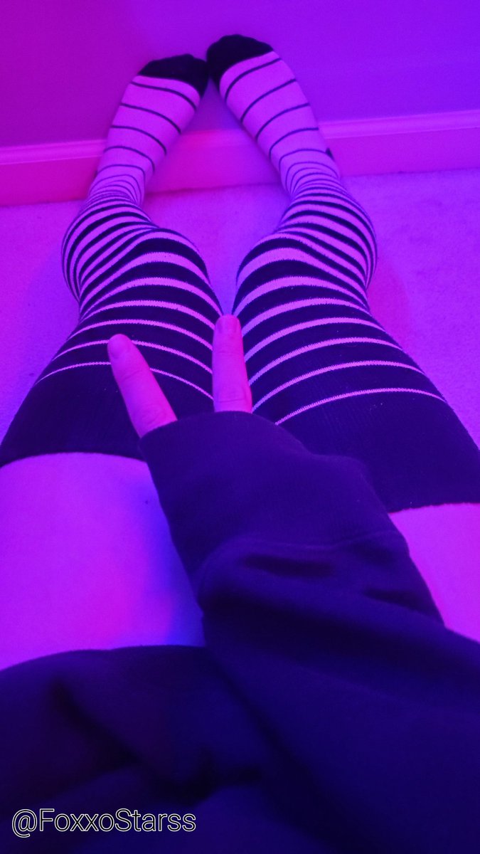 FoxxoStarss's tweet photo. Intro post :3
• Foxxo
• 18
• Femboy / Softboy / Foxboy
• Vers / Switch 🔃
• Bisexual
• 🔞NSFW - MDNI🔞
• I do customs! DM me for info
• If you gift an item I will make a custom picture with it for you! Heres my throne👉https://t.co/x8fQgbzfvA https://t.co/Ybq4OPMc6l