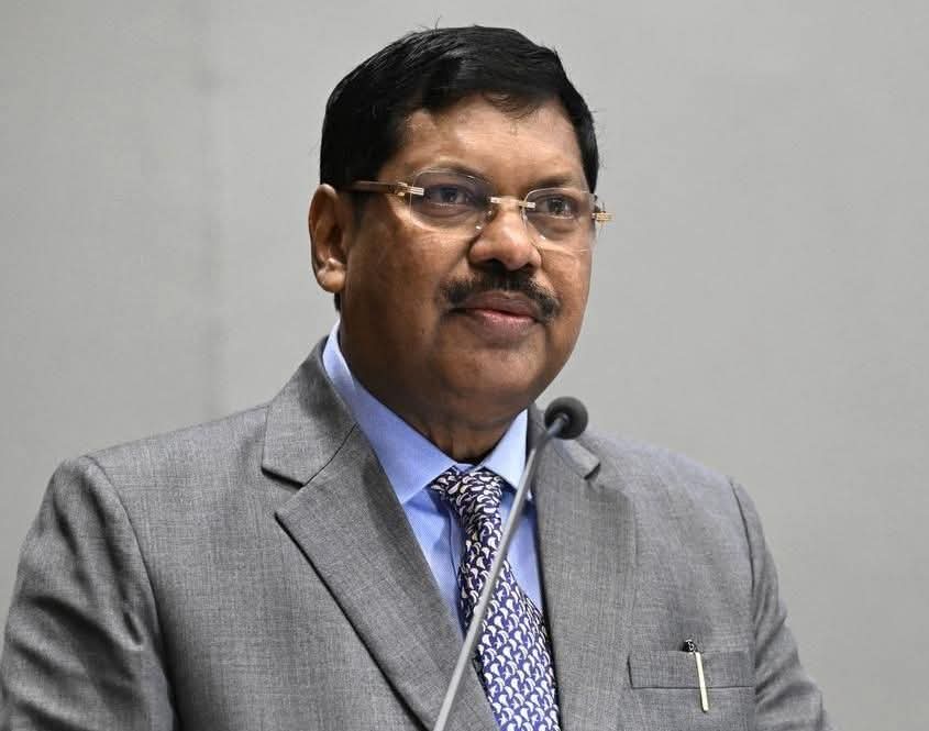 एक जातिवादी मानसिकता के वकील ने भारत के मुख्य न्यायाधीश CJI भूषण रामकृष्ण गवई जी पर जो हमला किया वो हमला भारत के संविधान और लोकतंत्र पर हुआ