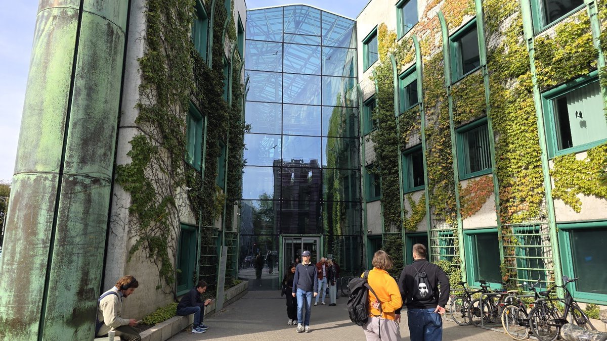 Ogród na dachu Biblioteki Uniwersyteckiej w Warszawie
peakd.com/hive-191315/@a…