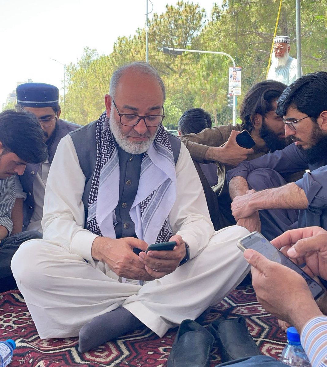 ہمارے پاکستان کا ایک شہری لاپتا ہے سینیٹر مشتاق صاحب کے لیے اواز کیوں نہیں اٹھاتے ؟؟
#منافقت_کیوں_کرتے_ہو