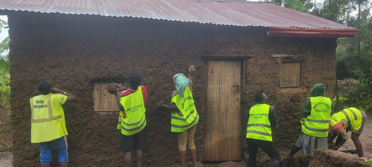 NyagatareNyc's tweet photo. #Uruhare rw'Urubyiruko ni ngombwa mu bikorwa bitandukanye cyane mu bikorwa byo guharanira ko Abaturage baba heza. #Urubyiruko rwo muri #Matimba bakoze umuganda wo gukurungira basoza inzu bubakiye Umuturage.
@RwandaYouthArts
@RwandaYouth https://t.co/gYZrFegk16