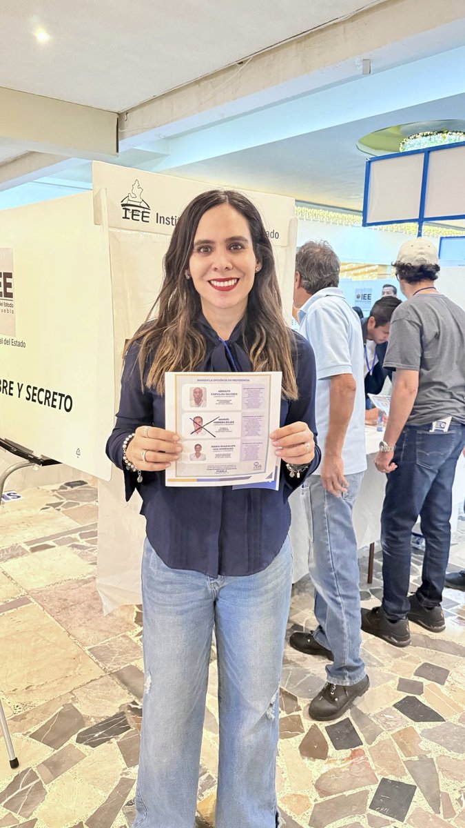 Soy #MujerPanista y uno de los 1,071 votos que hizo ganador a <a href="/manoloherrerar/">Manolo Herrera Rojas</a> como Presidente del <a href="/CDMPAN/">CDM Puebla</a> 

El adversario está fuera no en <a href="/AccionNacional/">Acción Nacional</a>

Unidos tenemos todo para recuperar Puebla.

#FelizLunes 💙