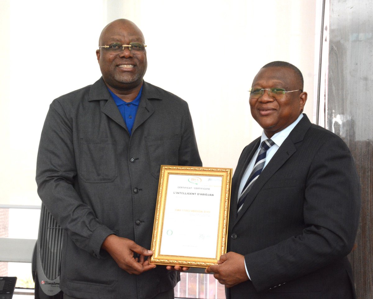 MINCOM_CI's tweet image. 🏆 Le Ministre Amadou Coulibaly a félicité L’Intelligent d’Abidjan pour sa certification CWA 17493 (2019) délivrée par le BNA, accrédité par le SOAC. Une distinction qui honore la presse ivoirienne et valorise l’excellence, l’éthique et le professionnalisme.
#CommunicationCI