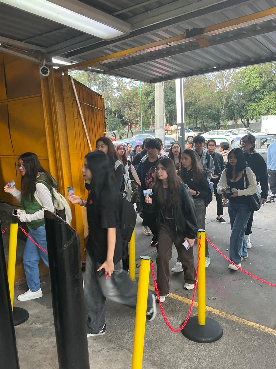 CCHUNAM's tweet image. #GacetaCCH | Este lunes, la comunidad del Colegio de Ciencias y Humanidades de los planteles Azcapotzalco, Naucalpan, Vallejo y Oriente, retomó las actividades académico-administrativas 

gaceta.cch.unam.mx/es/retoman-act…