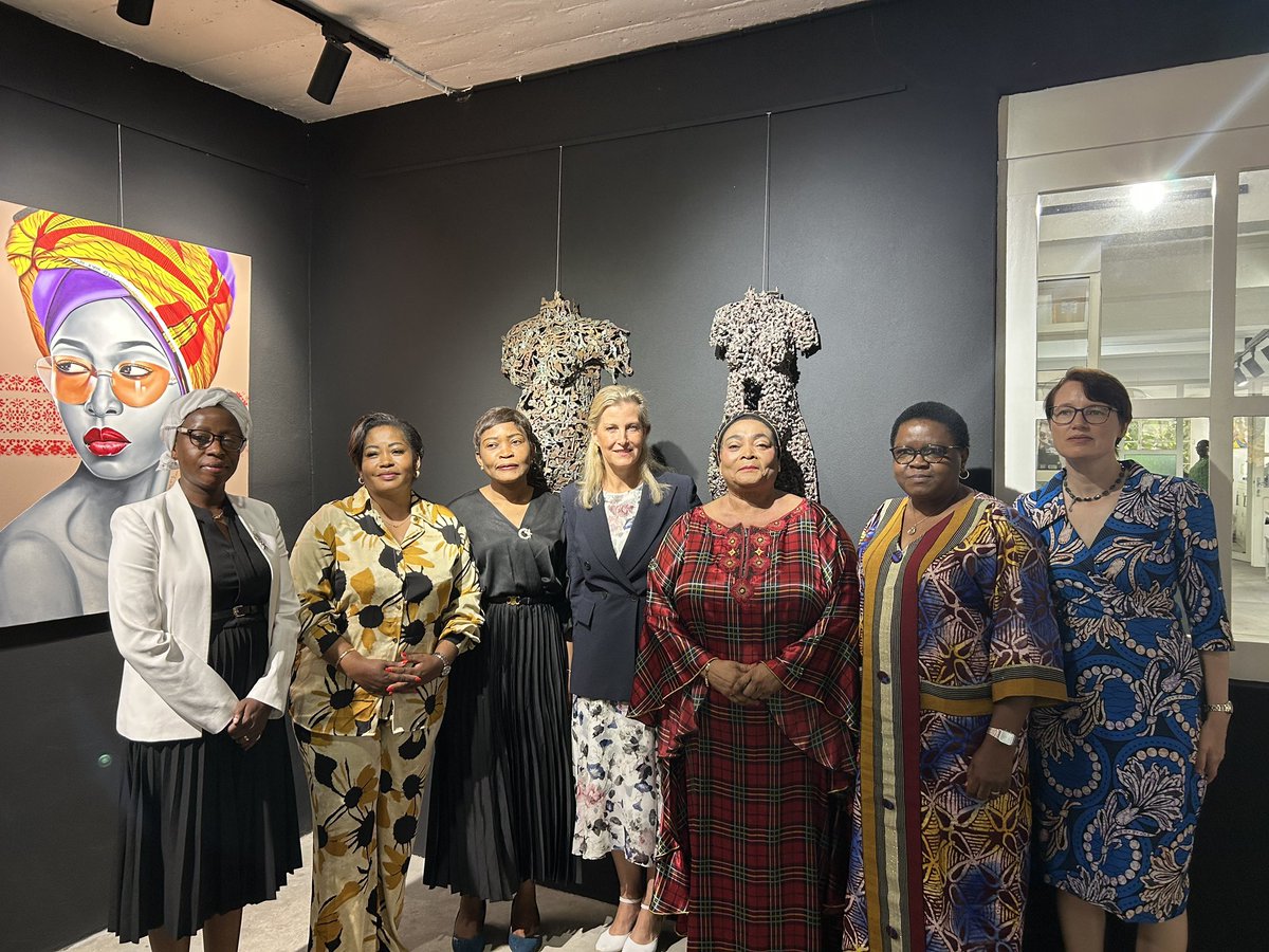 Portés par la #gratitude et l’#espoir.

En mars 2025, en marge de la #CSW69 à New York, nous avons rencontré à deux reprises Son Altesse Royale, Sophie, Duchesse d’Édimbourg: d’abord lors d’un briefing sur la situation des survivantes des violences en contexte de conflits armés