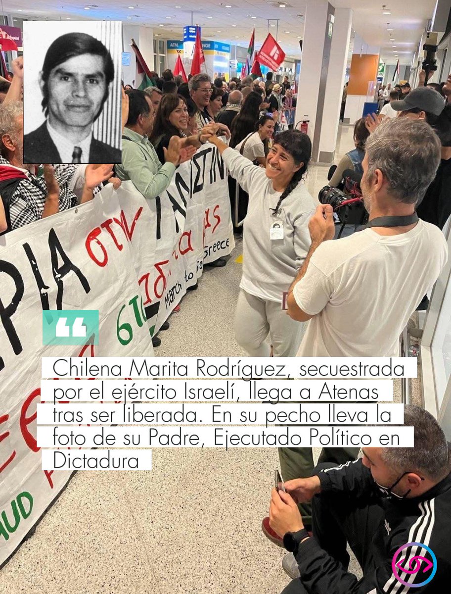 La Chilena Marita Rodríguez, secuestrada Junto a Greta Thunberg x el ejército Israelí desde la Flotilla Global Sumud, llegó a Atenas tras ser liberada. En su pecho lleva la foto de su Padre, Rolando Rodríguez, ejecutado en 1976 por la Dictadura q' defiende Kast, Kaiser y Matthei.