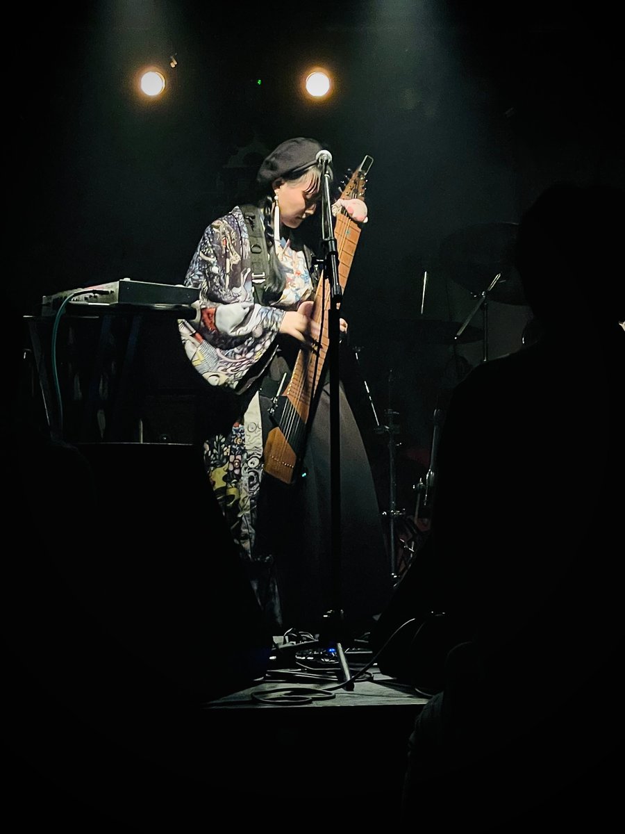 kyo__00t's tweet photo. #MusuBore の写真の前に
#レザニモヲ さんを
(残念ながら #ソウチ さんは間に合わなかった…)
最近は全然触れていなかった感じ(でも #automod と繋がるものも感じた)で不思議な楽器がとても面白かったです!
この1枚は撮って出しのお気に入り✨
#ライブ撮影 #ライブ https://t.co/SBQy6XEia5