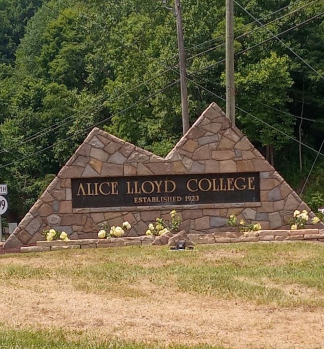 KymbalW2026's tweet photo. I had a great visit with Coach Hall and Coach Mason at Alice Lloyd today. Thank you for the campus tour and the work out!ย ย
#AliceLloydCollege #EaglesSoftball https://t.co/GcGl72kAZW