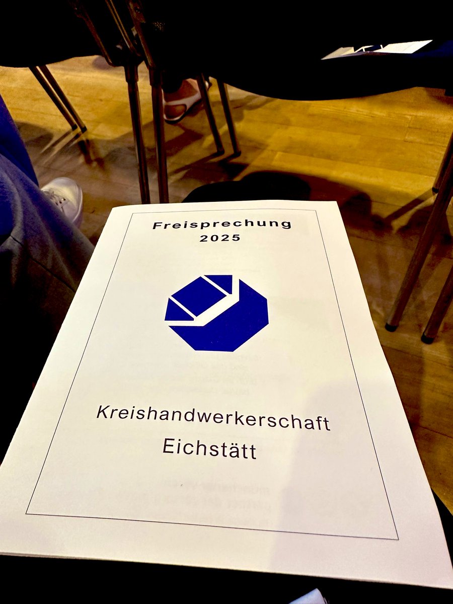 KoeppelGmbH's tweet photo. 🎉 Freisprechungsfeier in Eichstätt – Herzlichen Glückwunsch, Basti! 🎉
Wir gratulieren ganz herzlich zur erfolgreich bestandenen Gesellenprüfung als Anlagenmechaniker 🔧🔥💧☀️
👉 Auf eine erfolgreiche Zukunft in unserem Betrieb – schön, dass du weiterhin dabei bist🔥
#handwerk https://t.co/A4FZQLAGgH